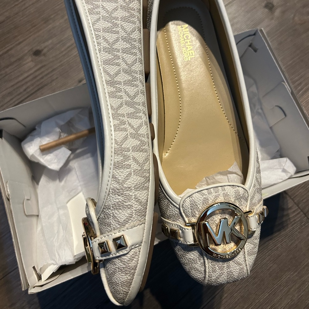 Michael Kors Vanilla & Gold Fulton Flats